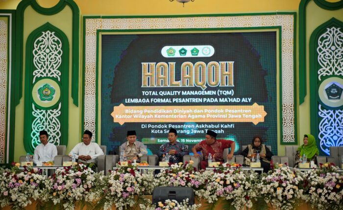 gambar panggung halaqah tqm jawa tengah di mahad aly askhabul kahfi